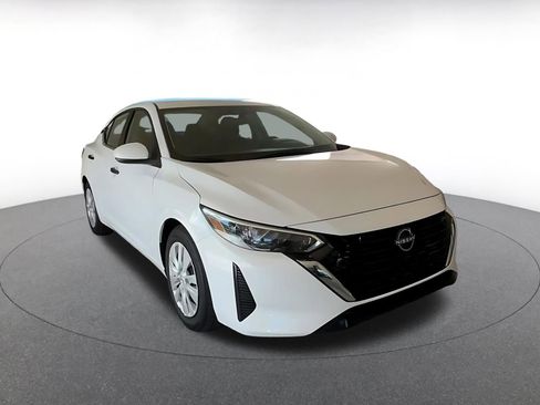 Used 2025 Nissan Sentra S image 3