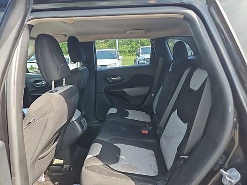 Used 2014 Jeep Cherokee Sport image 14