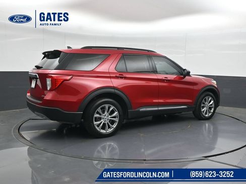 Used 2023 Ford Explorer XLT w/ Equipment Group 202A AWD/4WD image 2