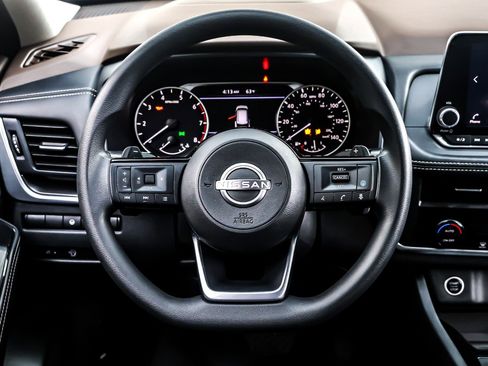 Used 2023 Nissan Rogue SV image 18