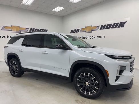 New 2026 Chevrolet Traverse LT w/ Sun and Wheel Package image 3