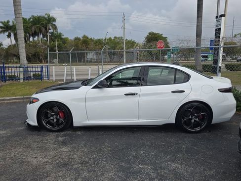 Used 2019 Alfa Romeo Giulia w/ Quick Order Package 22K Sport image 4