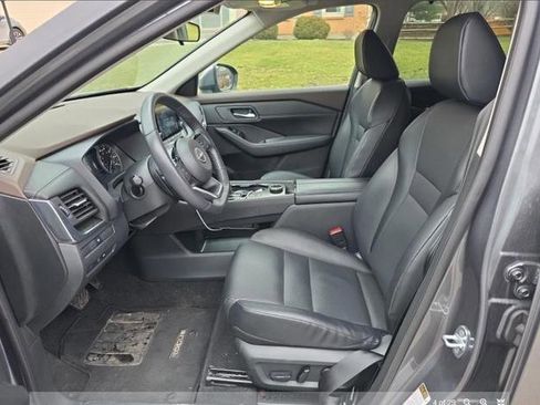 Used 2023 Nissan Rogue SV w/ SV Premium B Package image 2