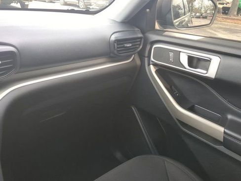 Used 2021 Ford Explorer XLT image 17