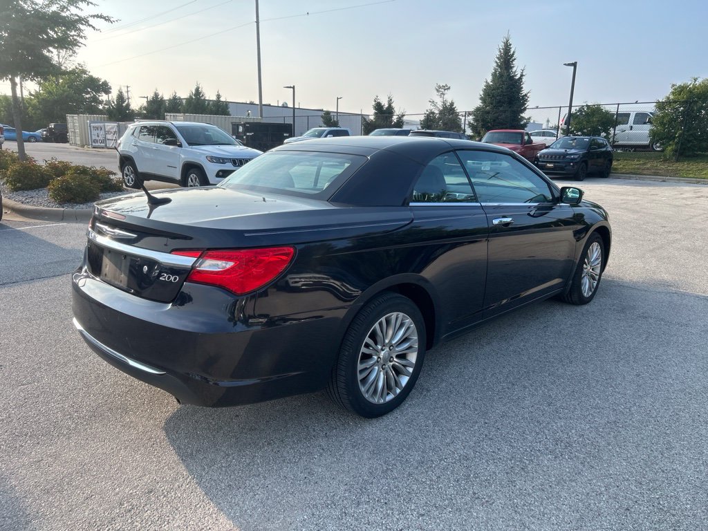 Used 2011 Chrysler 200 Limited FWD image 6