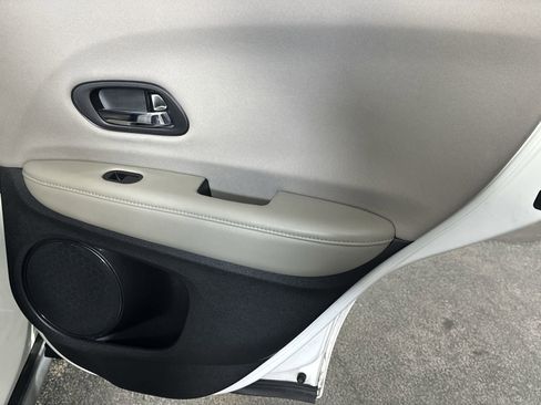 Used 2018 Honda HR-V LX image 31