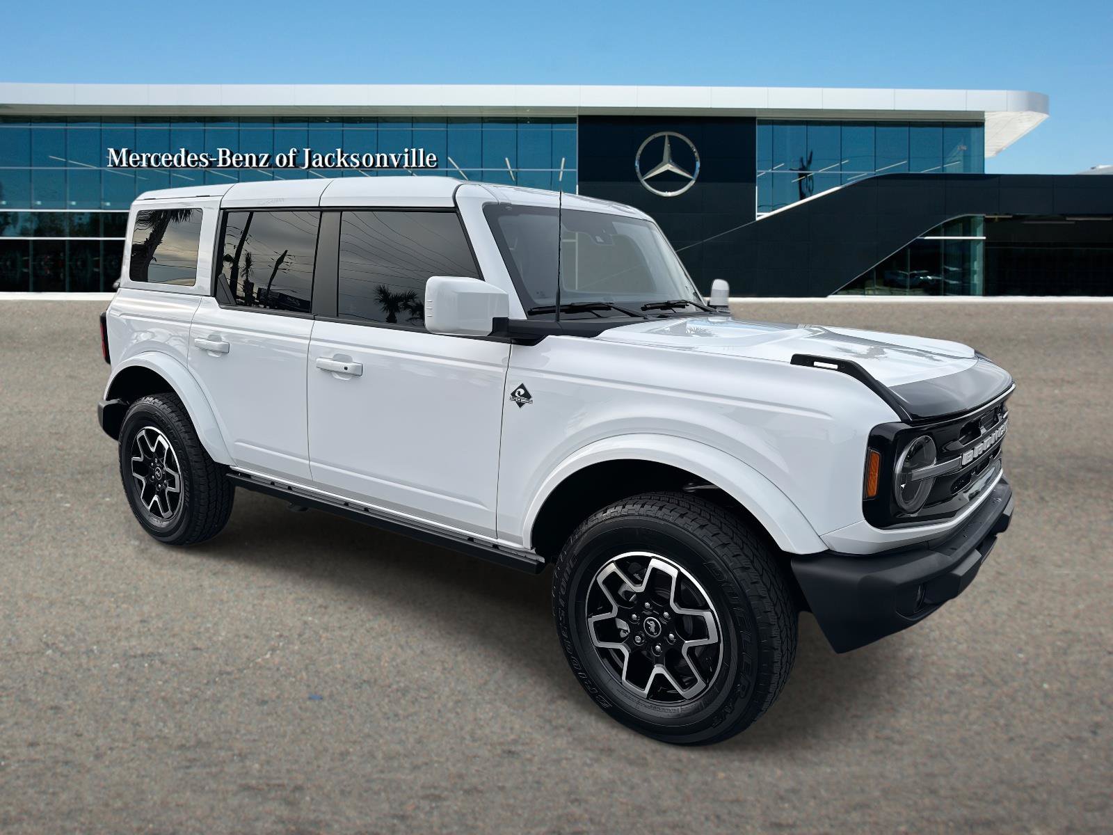 Used 2025 Ford Bronco Outer Banks AWD/4WD image 1