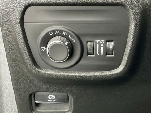 Used 2024 Jeep Grand Cherokee L Altitude AWD/4WD image 13