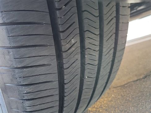 Used 2024 Toyota Highlander XLE image 34