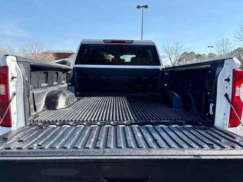 Used 2025 Chevrolet Silverado 2500 LT w/ Convenience Package image 17