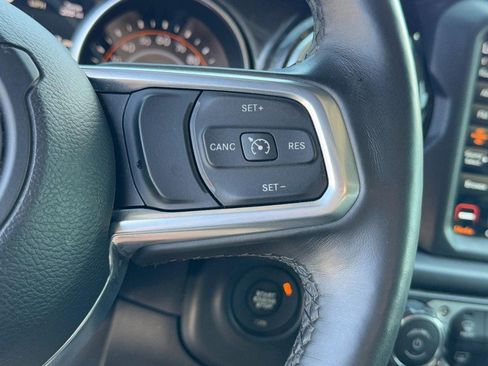 Used 2019 Jeep Wrangler Unlimited Sahara AWD/4WD image 18