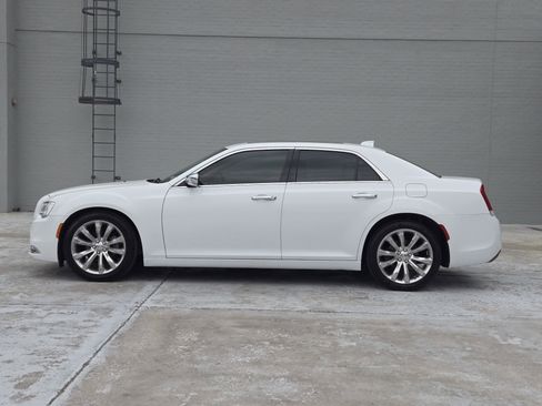 Used 2019 Chrysler 300 Limited image 4