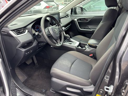 Used 2021 Toyota RAV4 LE AWD/4WD image 8