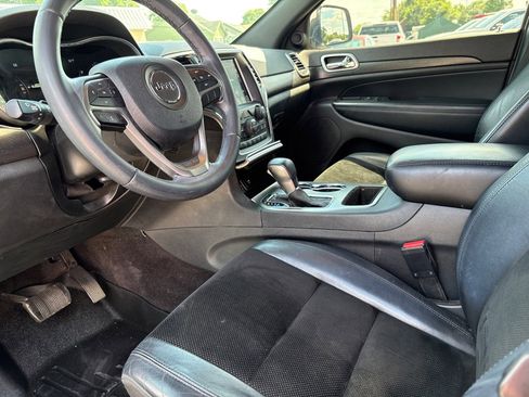 Used 2018 Jeep Grand Cherokee Laredo RWD image 17