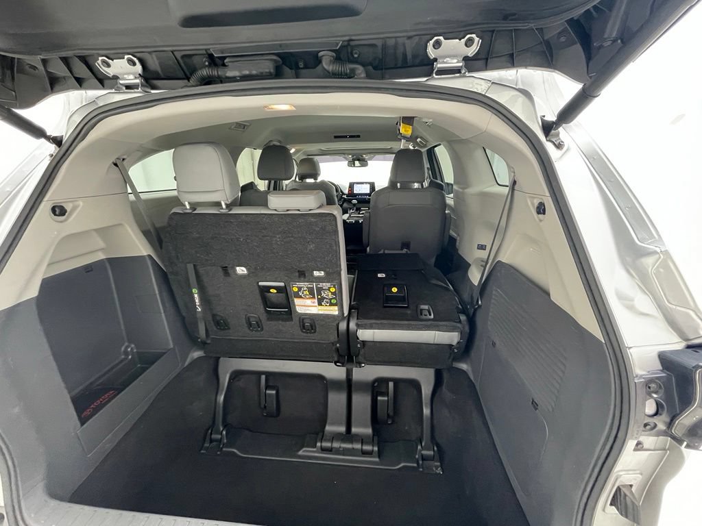 Used 2023 Toyota Sienna XLE FWD image 7