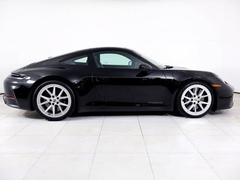 Certified 2025 Porsche 911 Carrera GTS RWD image 30