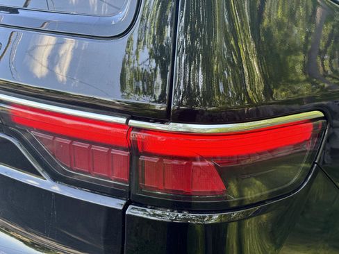 Used 2024 Jeep Wagoneer 4WD image 28