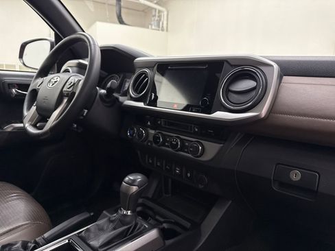 Used 2017 Toyota Tacoma Limited w/ Tow Package image 25