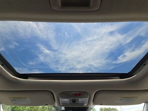 Used 2025 Kia Telluride EX w/ EX Captain's Chair Package FWD image 43