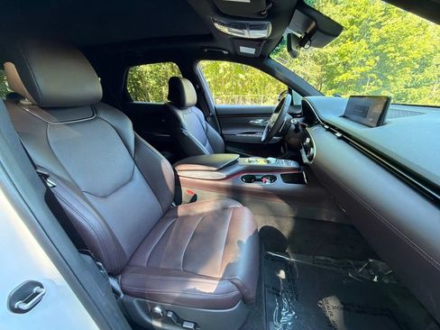 Used 2023 Genesis GV70 2.5T w/ Advanced Package AWD/4WD image 9