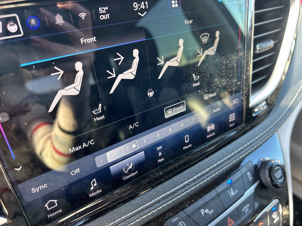 Used 2023 Chrysler Pacifica Touring-L w/ Uconnect Theater Family Group AWD/4WD image 17