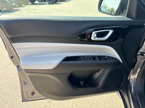 Certified 2023 Jeep Compass Limited AWD/4WD image 17