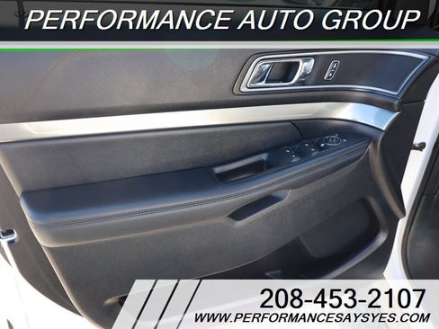 Used 2018 Ford Explorer XLT w/ Equipment Group 202A AWD/4WD image 19