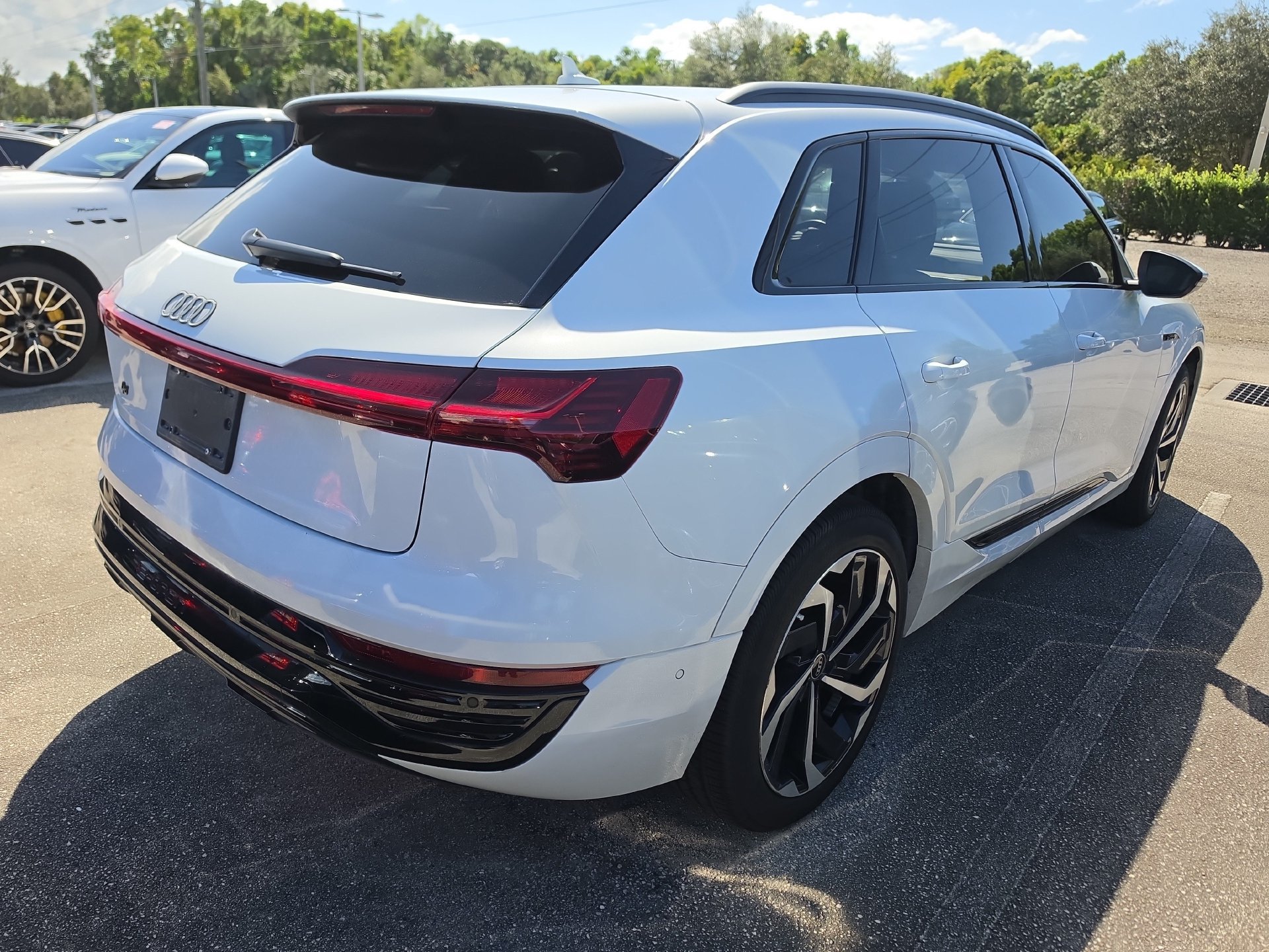 Used 2024 Audi Q8 e-tron Premium Plus AWD/4WD image 5