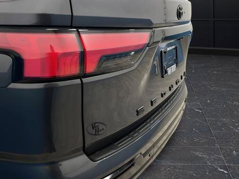 Used 2024 Toyota Sequoia Platinum image 43