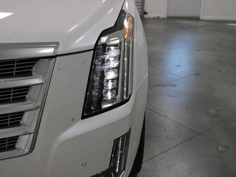 Used 2020 Cadillac Escalade Premium Luxury AWD/4WD image 14