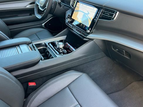 New 2026 Jeep Grand Wagoneer Limited AWD/4WD image 17