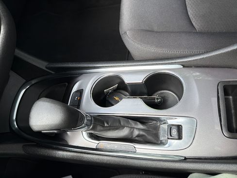 Used 2022 Chevrolet Malibu LT FWD image 37