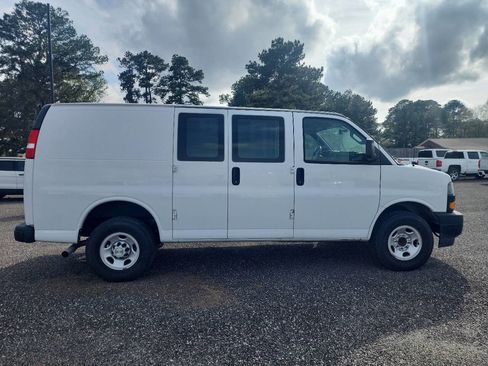 Used 2022 Chevrolet Express 2500 2500 3dr Cargo Van w/ Driver Convenience Package image 7