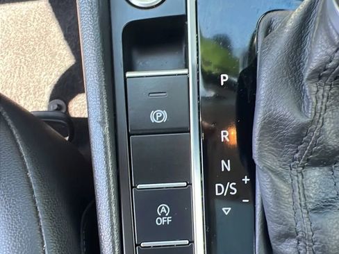 Used 2019 Volkswagen Jetta SE w/ Cold Weather Package FWD image 25
