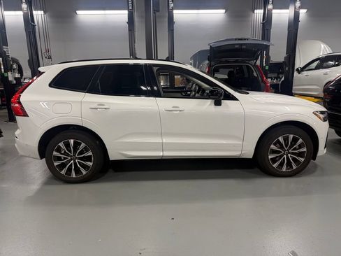 Used 2024 Volvo XC60 B5 Plus w/ Protection Package Premier AWD/4WD image 3