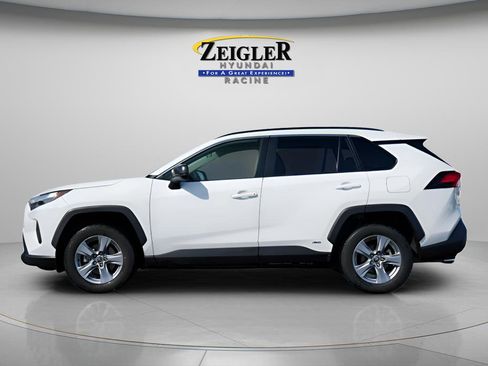 Used 2025 Toyota RAV4 LE AWD/4WD image 4