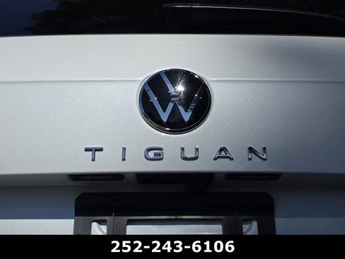 Used 2024 Volkswagen Tiguan SE R-Line AWD/4WD image 52