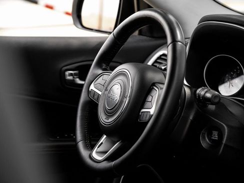 Used 2018 Jeep Compass Latitude image 24