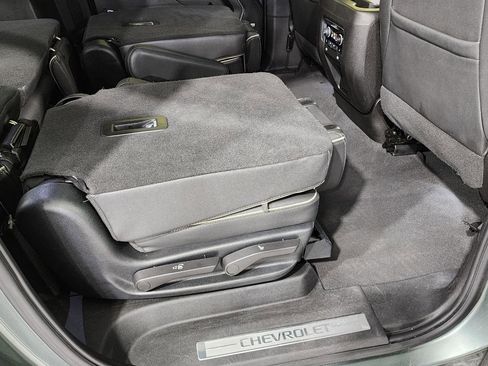 Used 2023 Chevrolet Suburban Premier AWD/4WD image 40