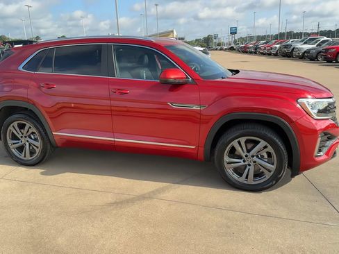 Used 2024 Volkswagen Atlas Cross Sport SEL R-Line AWD/4WD image 9