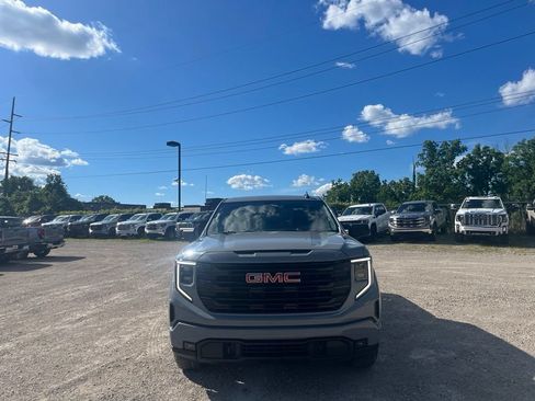 Used 2024 GMC Sierra 1500 Elevation AWD/4WD image 3