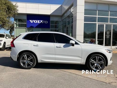 Used 2021 Volvo XC60 T5 Momentum w/ Premium Package image 9
