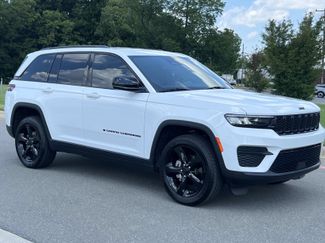 Used 2023 Jeep Grand Cherokee Altitude RWD video 1