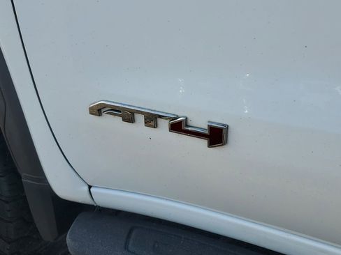 Used 2022 GMC Sierra 1500 AT4 w/ AT4 Premium Package AWD/4WD image 6
