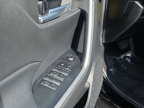 Used 2022 Toyota RAV4 SE w/ Convenience Package AWD/4WD image 19