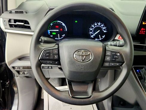 Used 2023 Toyota Sienna LE FWD image 12