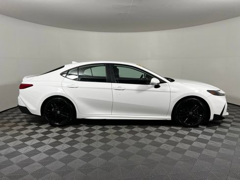 Used 2025 Toyota Camry Hybrid FWD image 4