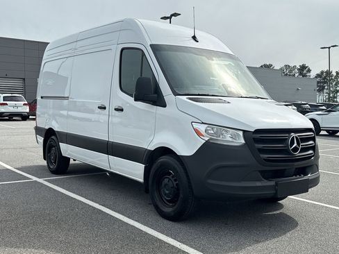 Used 2025 Mercedes-Benz Sprinter 2500 image 6