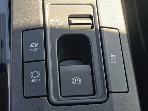 Used 2023 Toyota Prius LE image 30