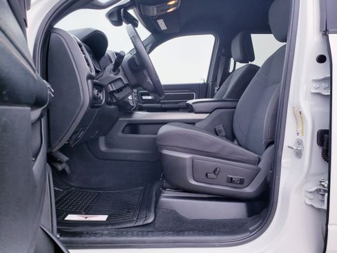 Used 2024 RAM 2500 Big Horn w/ Sport Appearance Package image 13